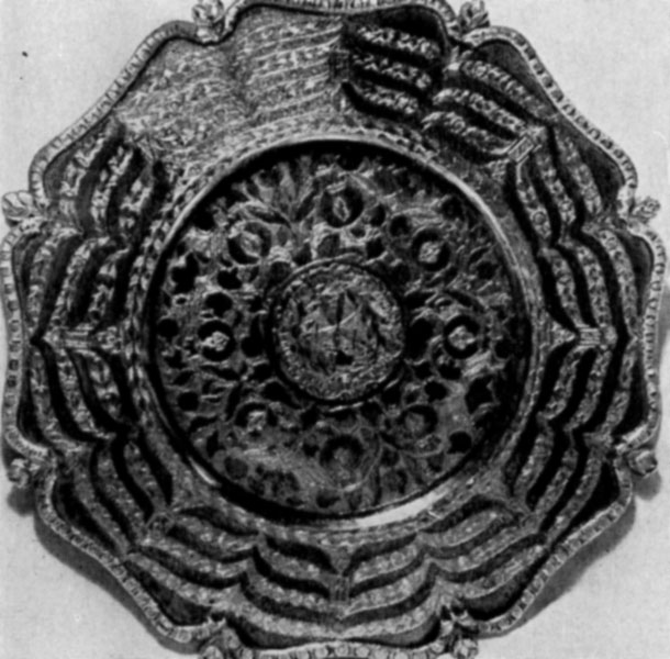 Тарелка серебряная с чернью боярина Б. М. Хитрово