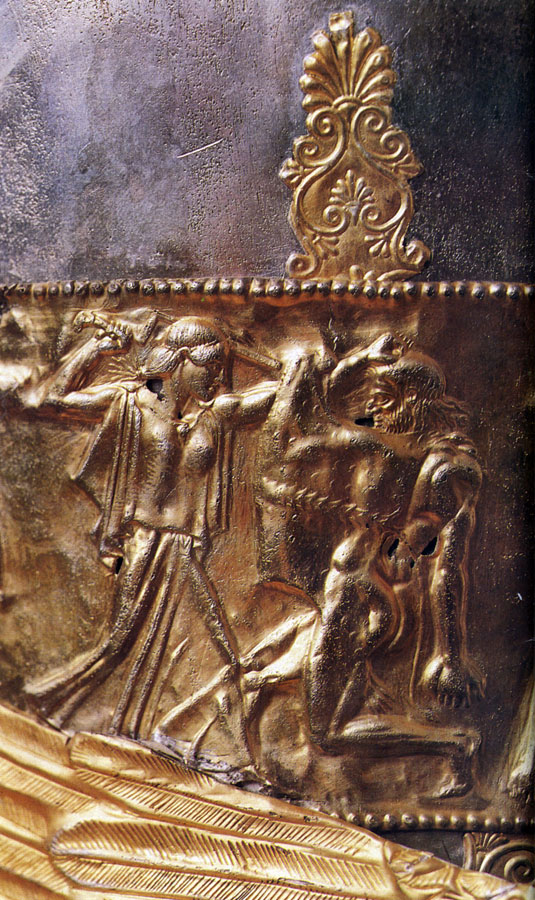 АНТИЧНЫЙ ритон с протомой крылатого коня. V - IV вв. до н. э. Уляпские курганы. Серебро, позолота. 