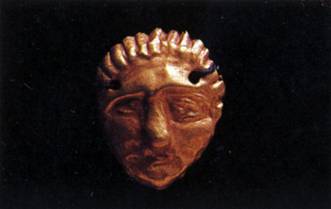 Штампованная бляшка в виде человеческого лица. V - IV вв. до н. э. Золото.