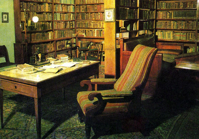 '...Настоящее место писателя есть его ученый кабинет...', - А. С. Пушкин. 