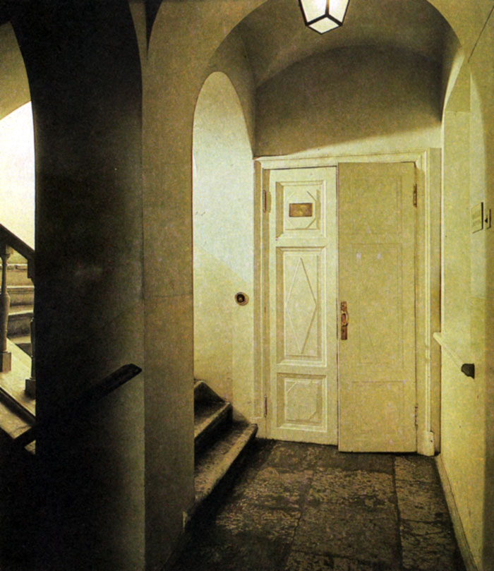 Вход в квартиру Ф. М. Достоевского
