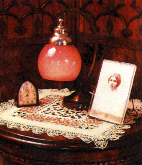 Комната А. Блока. Столик с портретом Л. Д. Блок