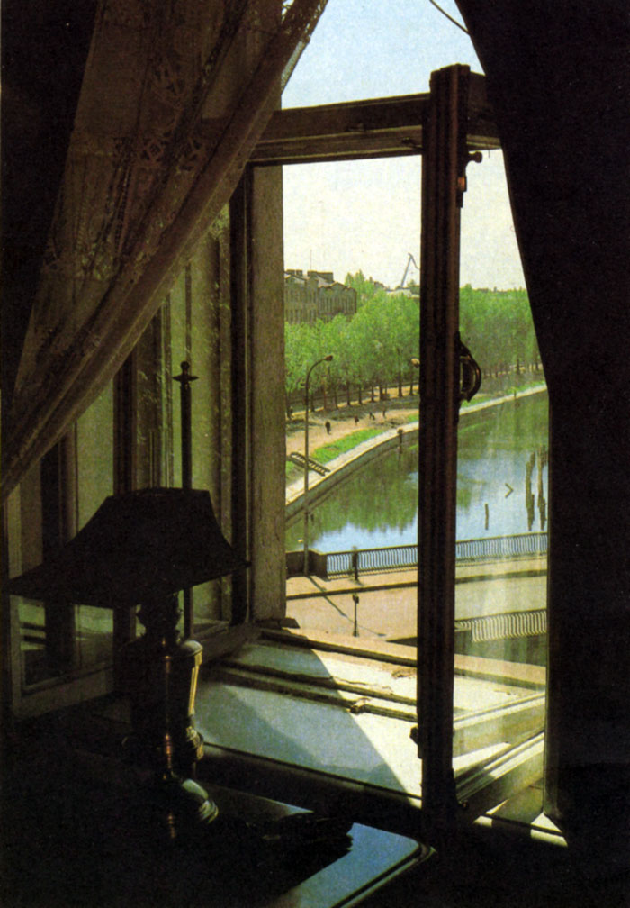 Кабинет А. Блока. Вид из окна на реку Пряжку