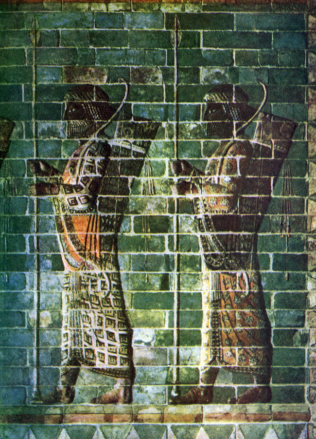 'Бессмертные'.  Фрагмент  изразцового фриза  из дворца  в Сузах. V в. до н. э.