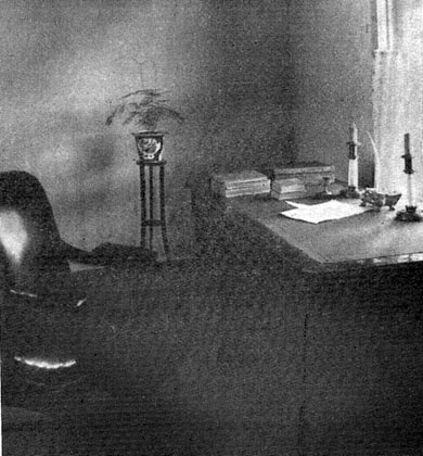 Кабинет-спальня М. Ю. Лермонтова. Письменный стол и кресло поэта
