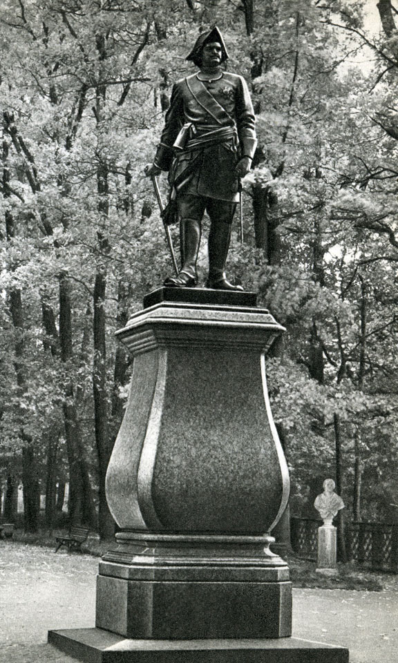Статуя Петра I