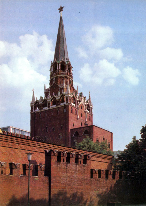 Московский Кремль. Троицкая башня, 1495. Надстроена в 1680-е