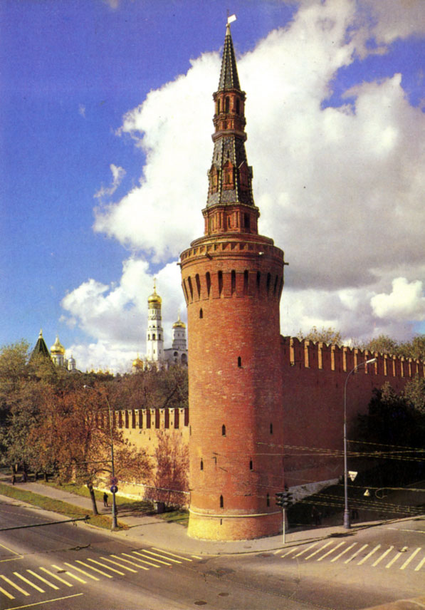 Московский Кремль. Беклемишевская (Московская) башня, 1487. Архитектор Марко Фрязин. Надстроена в 1681