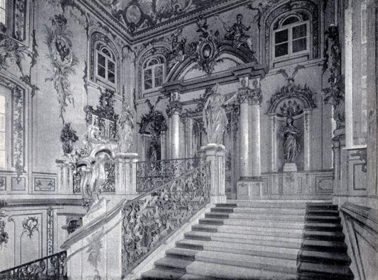 Парадная лестница. 1941 г.