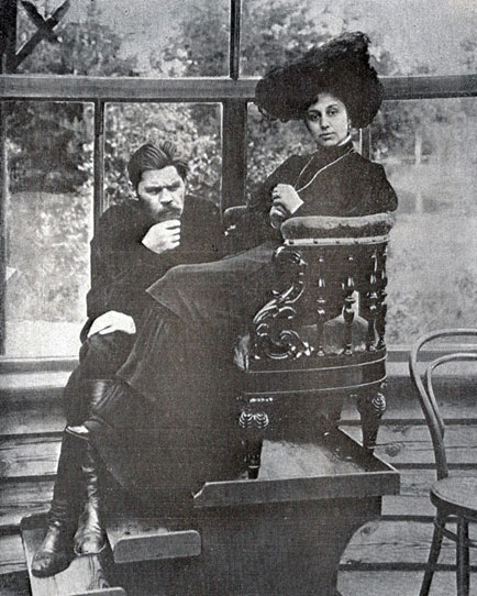 А. М. Горький и  М. Ф. Андреева на зимней веранде. Фотография 1905 г.