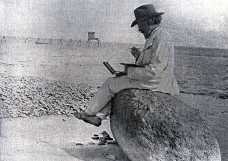 И. Е. Репин на берегу Финского залива. Фотография 1910-х гг.