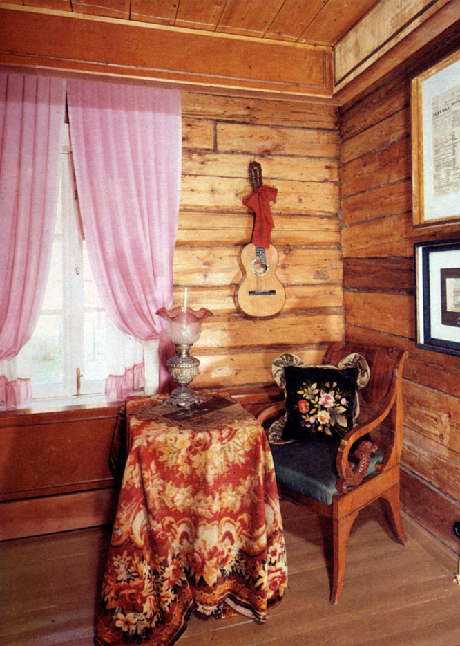 Фрагмент экспозиции. 'Комната Ларисы Огудаловой'