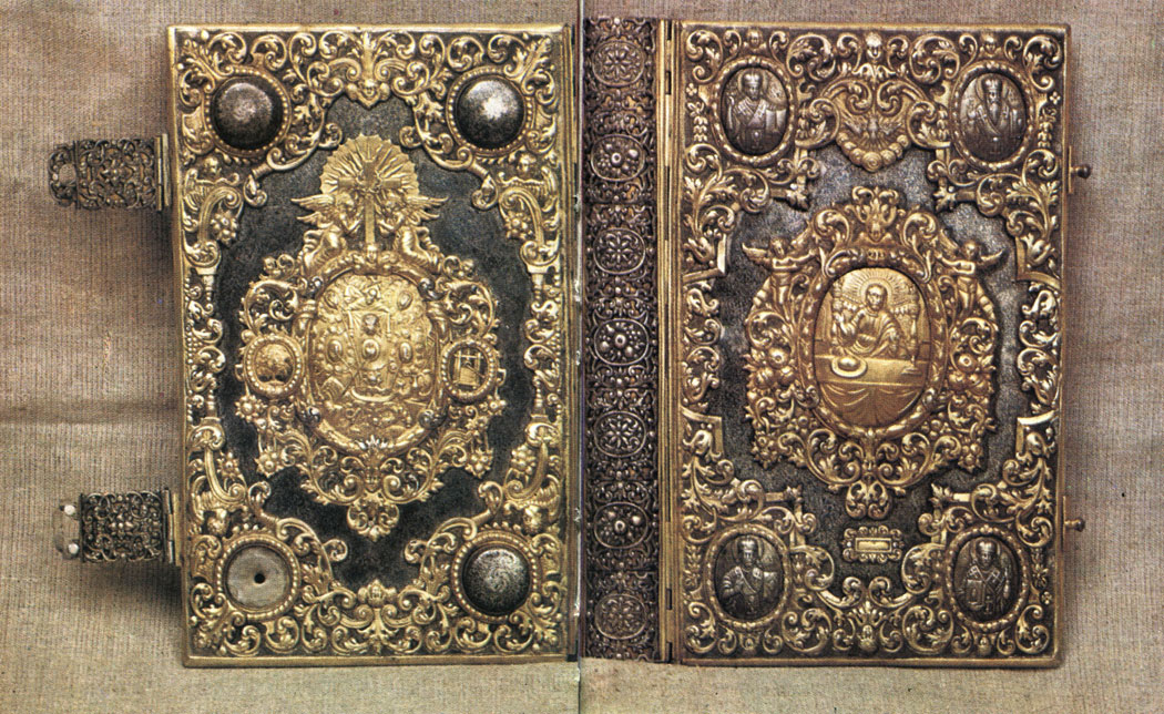 Оклад 'Служебника' 1746 г. Серебро, позолота, чеканка, чернь. Киев. 1732 г.