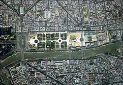 Лувр - Вид с воздуха на дворец